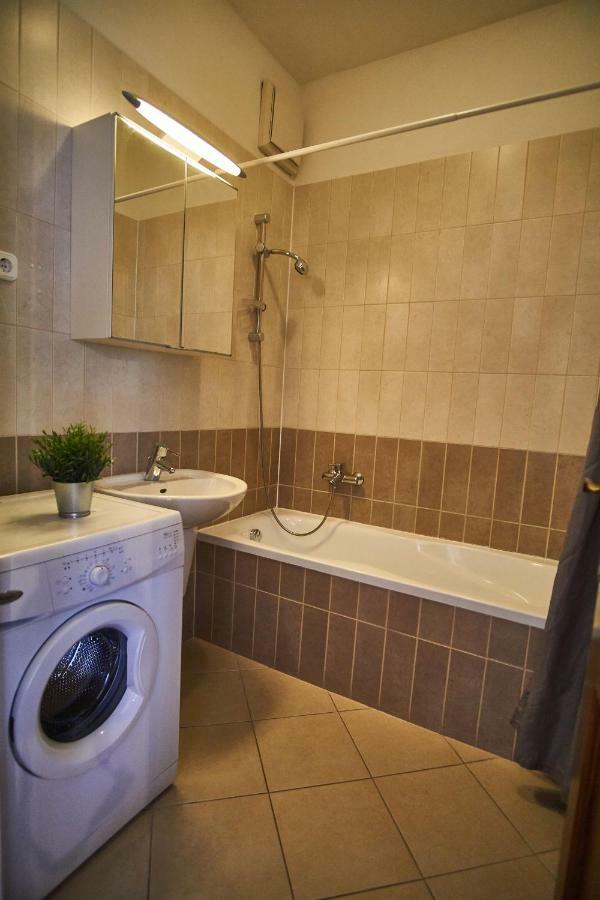 G1 Apartment - Будапеща Екстериор снимка